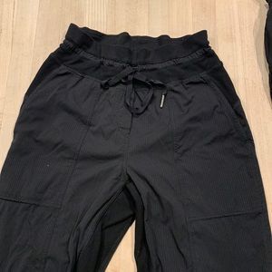 Dance studio cropped pants . Lightweight